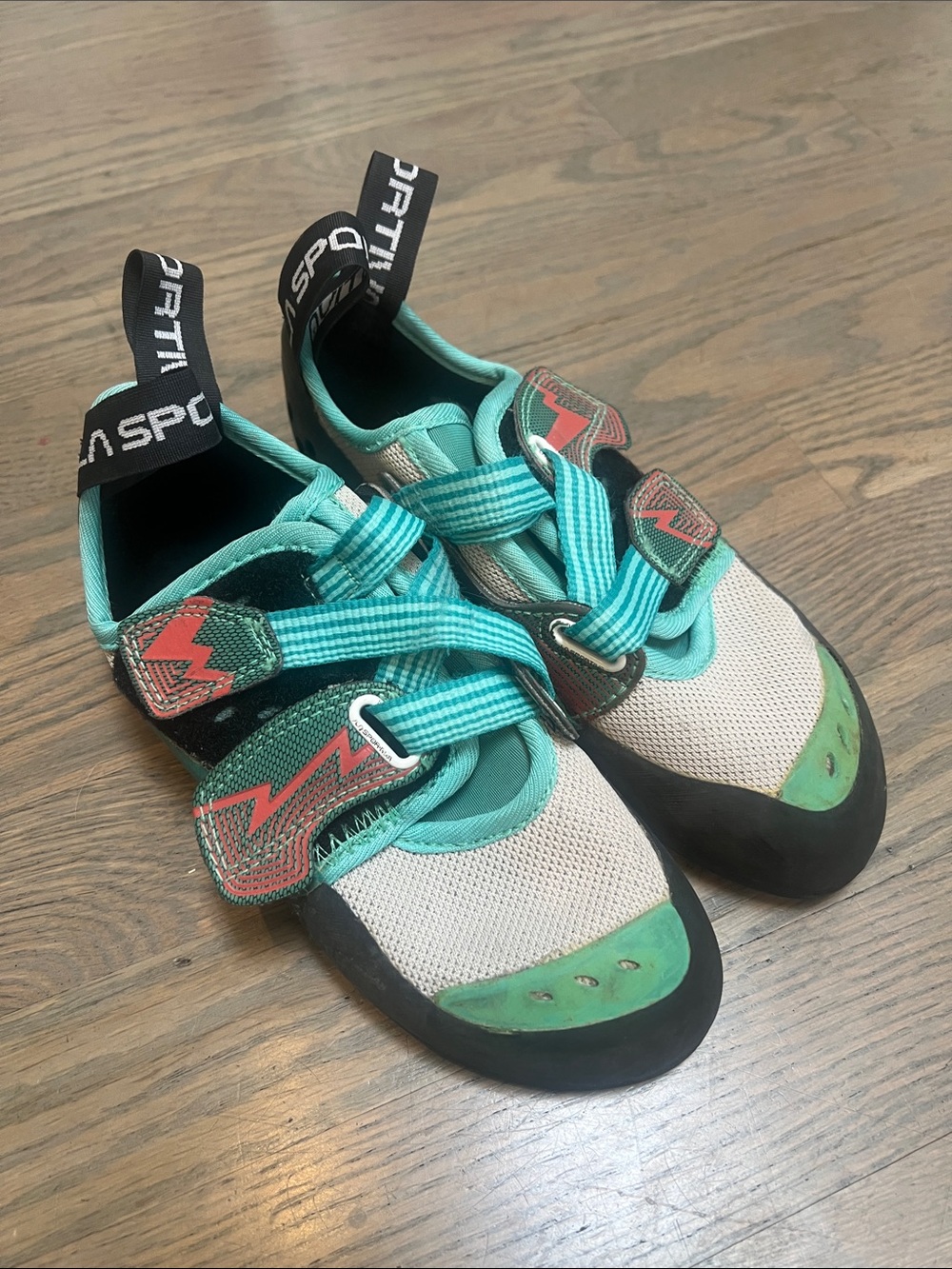 LA SPORTIVA OXYGYM CLIMBING SHOES - WOMEN'S  size 36.5